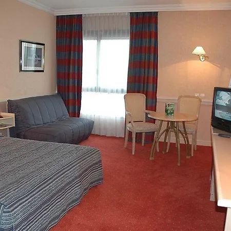 فندق Logis Lyon Est Porte De L'ain Saint-Maurice-de-Beynost