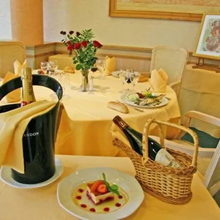 Logis Lyon Est Porte De L'ain Otel 4*