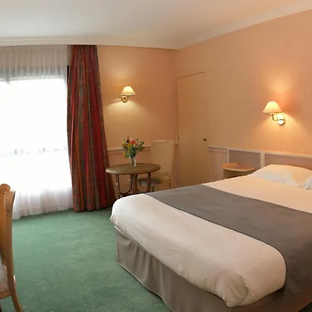 Logis Lyon Est Porte De L'ain فندق
