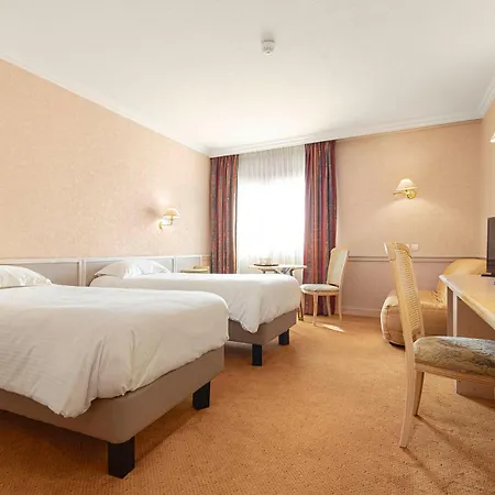 فندق Logis Lyon Est Porte De L'ain Saint-Maurice-de-Beynost