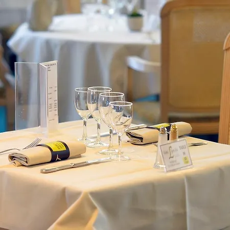 فندق Logis Lyon Est Porte De L'ain 4*