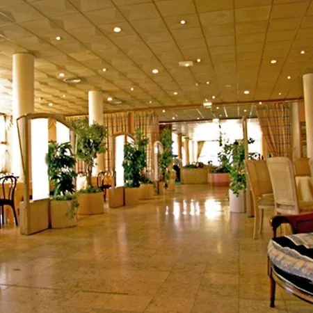 Logis Lyon Est Porte De L'ain 4*