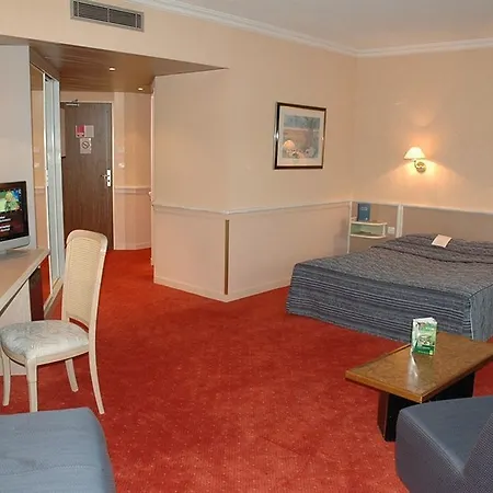Logis Lyon Est Porte De L'ain Saint-Maurice-de-Beynost