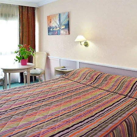 Hotel Logis Lyon Est Porte De L'ain