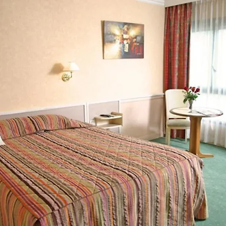 Logis Lyon Est Porte De L'ain 4*