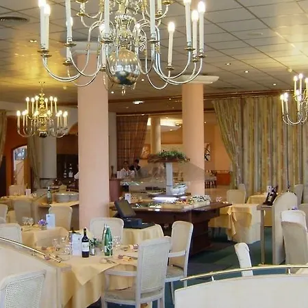 Logis Lyon Est Porte De L'ain فندق