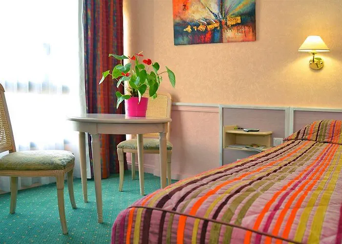 Logis Lyon Est Porte De L'ain Hotell Saint-Maurice-de-Beynost