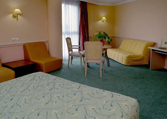 Logis Lyon Est Porte De L'ain Saint-Maurice-de-Beynost