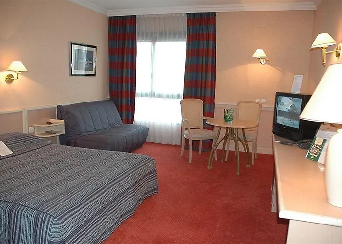 Hotell Logis Lyon Est Porte De L'ain Saint-Maurice-de-Beynost