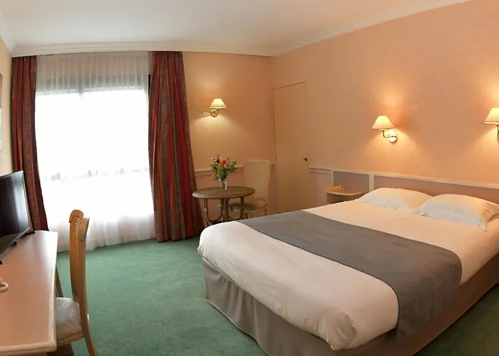 Logis Lyon Est Porte De L'ain Hotell
