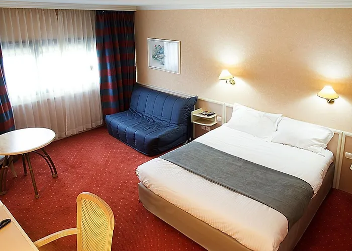 Hotell Logis Lyon Est Porte De L'ain 4*