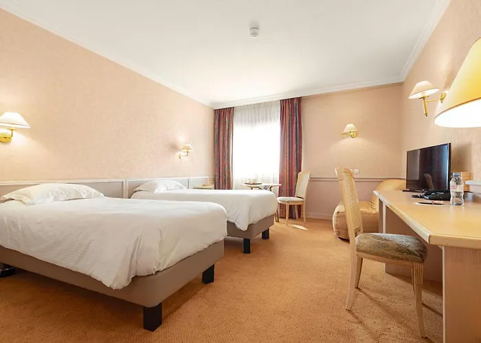 Hotell Logis Lyon Est Porte De L'ain Saint-Maurice-de-Beynost