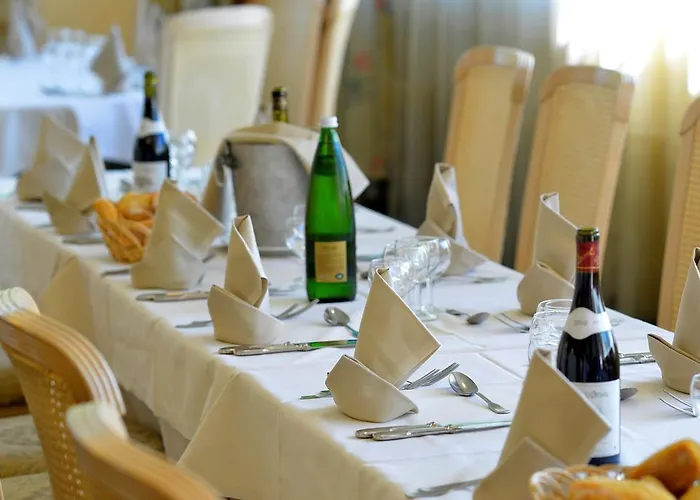 Hotell Logis Lyon Est Porte De L'ain