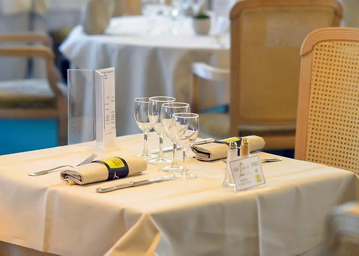 Hotell Logis Lyon Est Porte De L'ain 4*