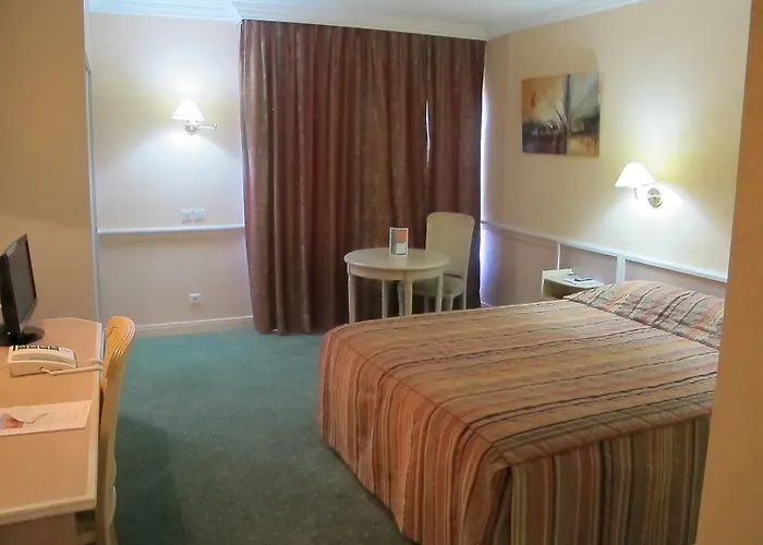 Logis Lyon Est Porte De L'ain 4*