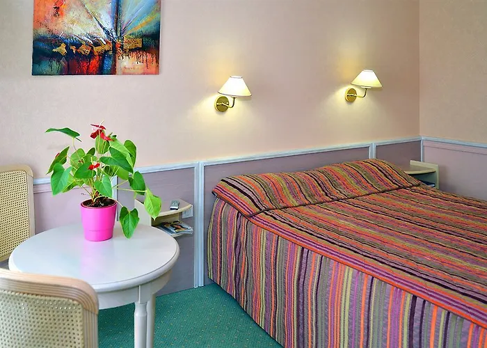 Logis Lyon Est Porte De L'ain Hotell Saint-Maurice-de-Beynost