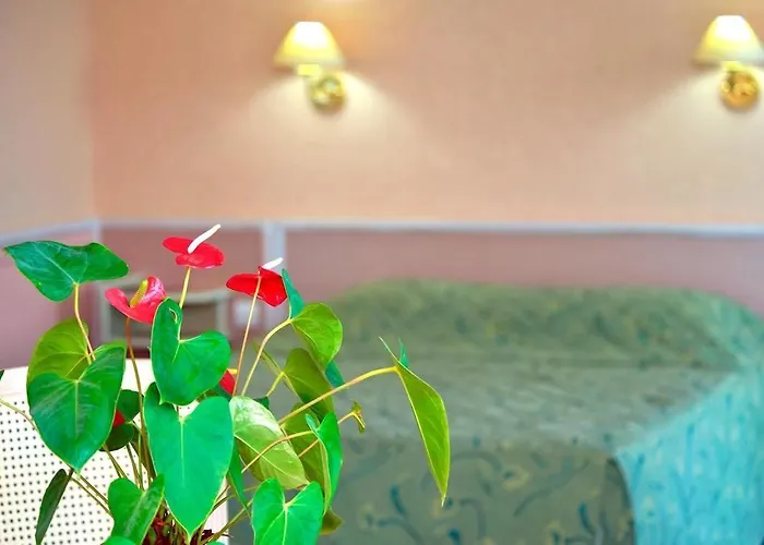 Logis Lyon Est Porte De L'ain Hotell