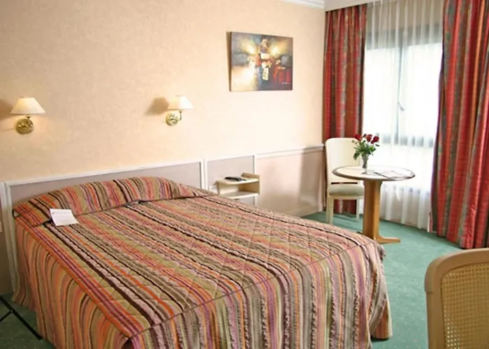 Logis Lyon Est Porte De L'ain 4*