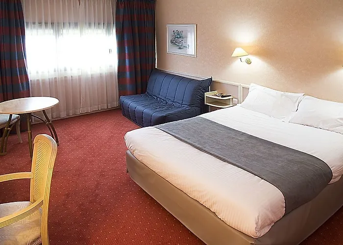 Hotell Logis Lyon Est Porte De L'ain 4*