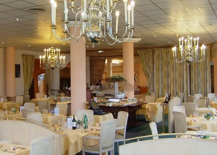 Logis Lyon Est Porte De L'ain Hotell