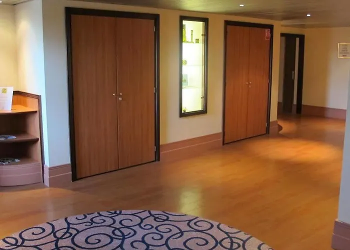 Hotell Logis Lyon Est Porte De L'ain