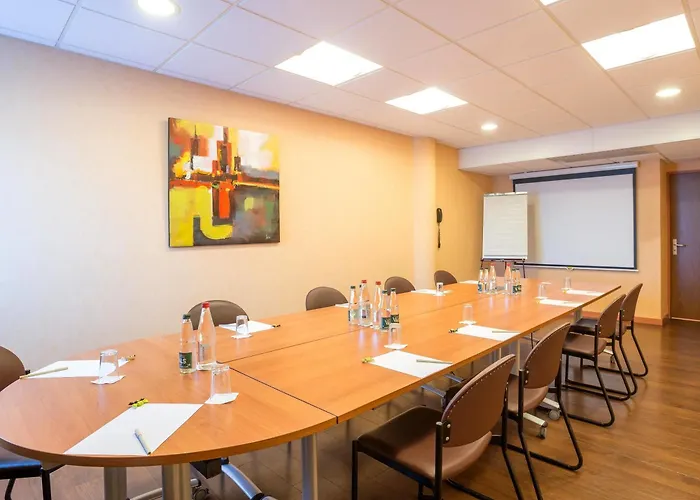 Logis Lyon Est Porte De L'ain 4* Saint-Maurice-de-Beynost