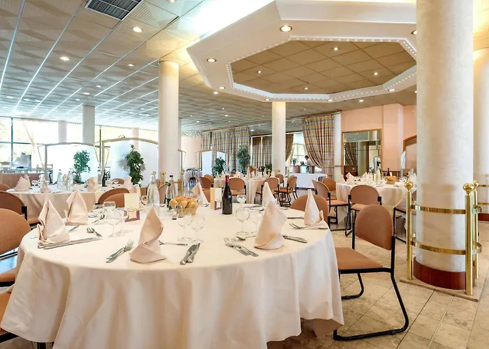 Logis Lyon Est Porte De L'ain Hotell Saint-Maurice-de-Beynost