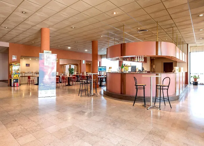 Hotell Logis Lyon Est Porte De L'ain