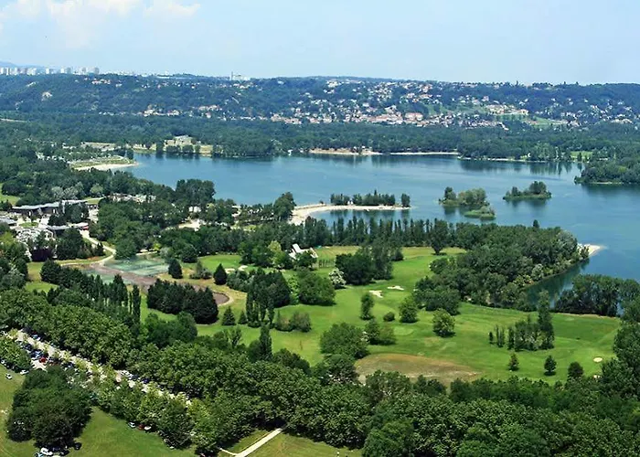 Hotell Logis Lyon Est Porte De L'ain Saint-Maurice-de-Beynost