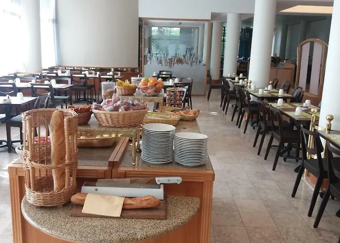 Logis Lyon Est Porte De L'ain Hotell Saint-Maurice-de-Beynost