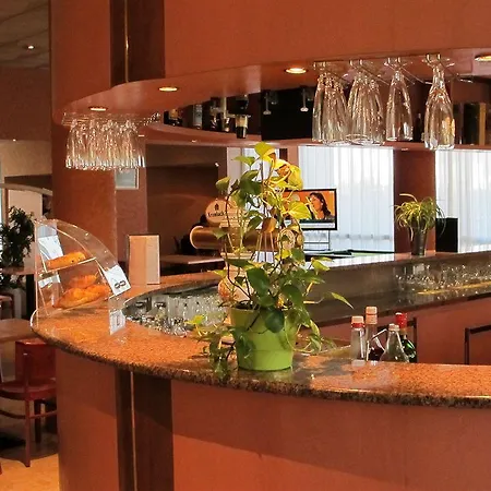 Logis Lyon Est Porte De L'ain 4* Saint-Maurice-de-Beynost