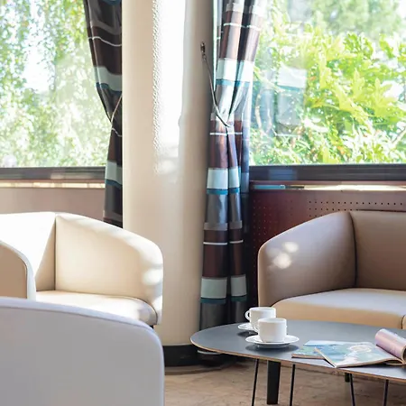 Logis Lyon Est Porte De L'ain 4*