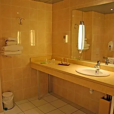 Logis Lyon Est Porte De L'ain Hotel 4*