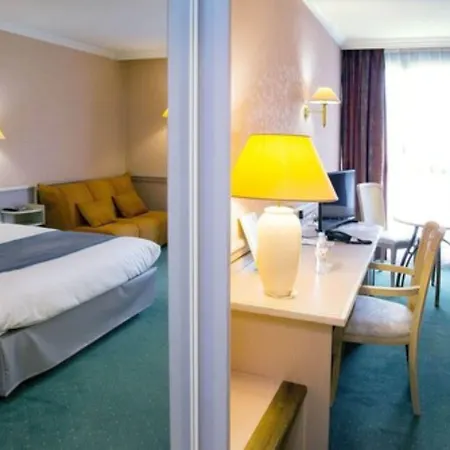 Logis Lyon Est Porte De L'ain Hotel 4*