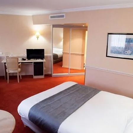 Logis Lyon Est Porte De L'ain 4*