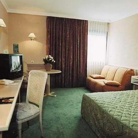 Logis Lyon Est Porte De L'ain فندق
