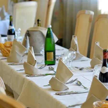 Hotel Logis Lyon Est Porte De L'ain