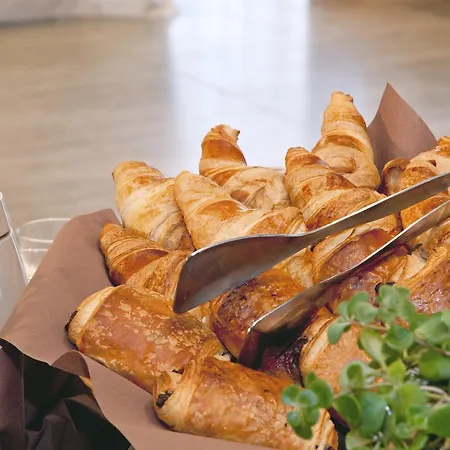 Logis Lyon Est Porte De L'ain Saint-Maurice-de-Beynost