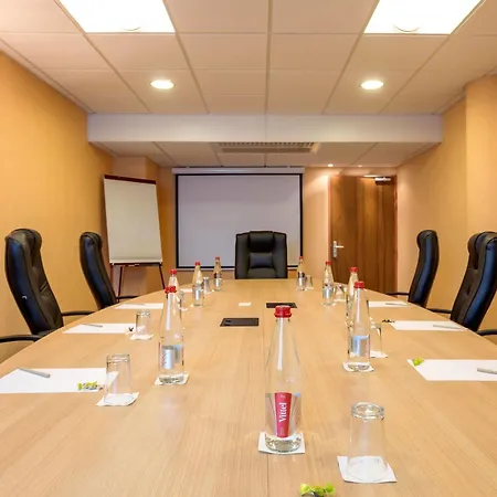 Logis Lyon Est Porte De L'ain 4* Saint-Maurice-de-Beynost