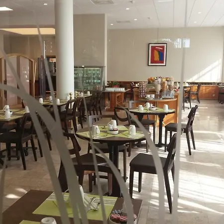 Hotel Logis Lyon Est Porte De L'ain 4*
