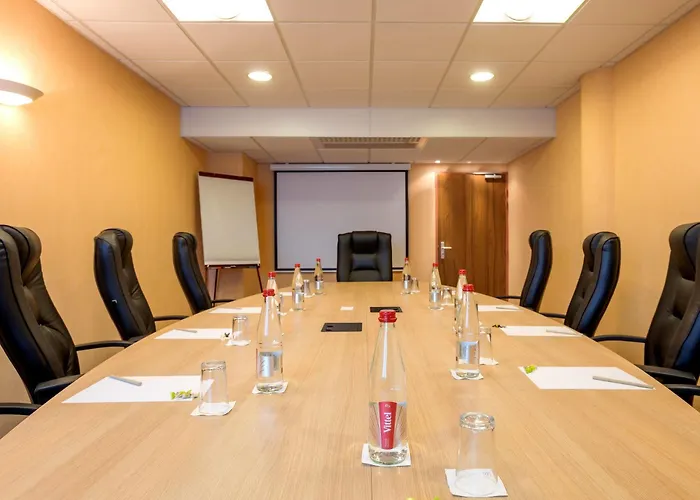 Logis Lyon Est Porte De L'ain 4* Saint-Maurice-de-Beynost